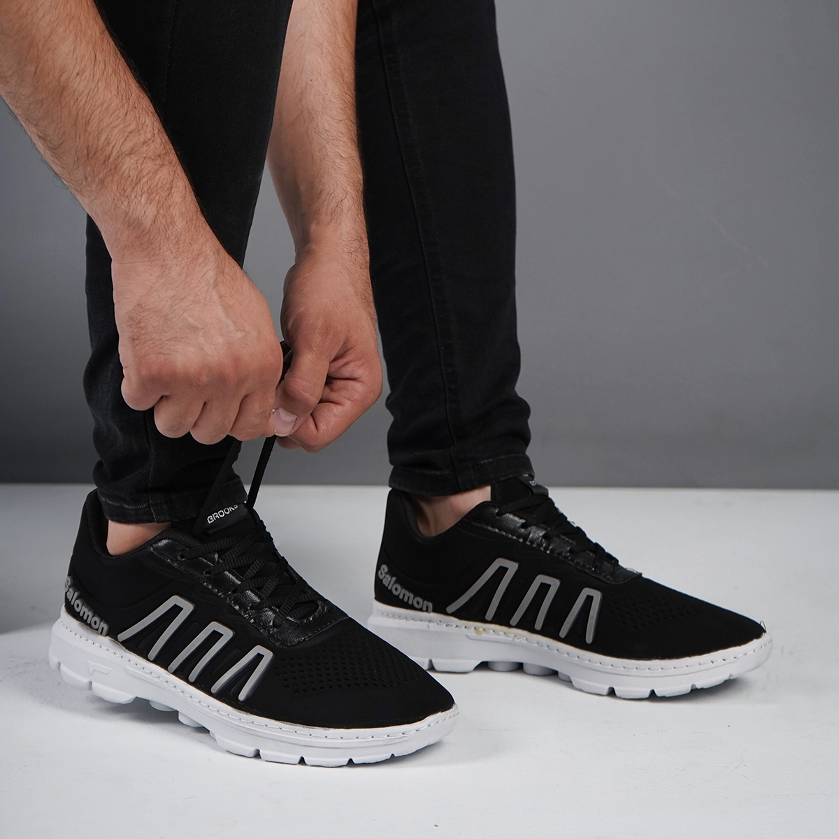 کفش ورزشی مردانه سالامون مشکی طوسی مدل U200